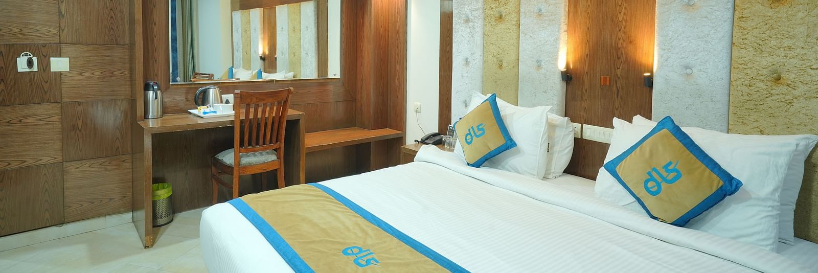 Super deluxe room featuring a wooden working desk and chair at DLS Hotels The Rock Castle